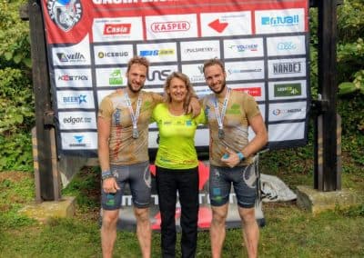 Bratia ako sa patri - timove oblecenie