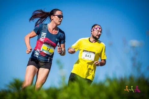 Bezecka stafeta v timovom obleceni